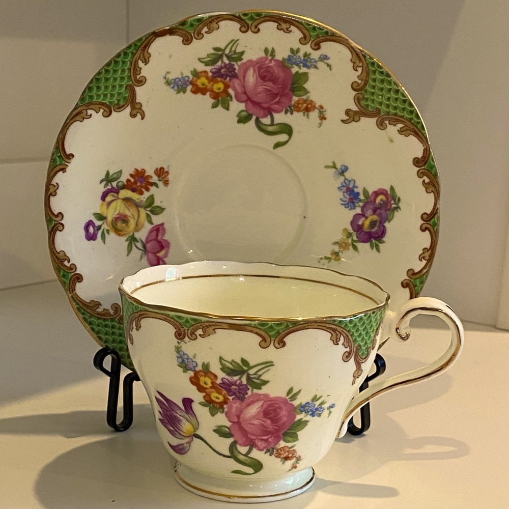 EUC VTG AYNSLEY BONE CHINA TEACUP AND SAUCER IN THE WILTON GREEN PATTERN